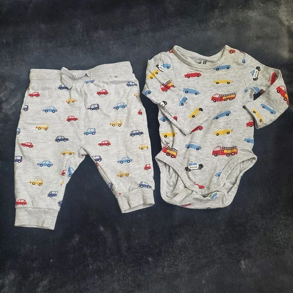 H&M baby boy set shirt/ pant cars‎ printed size 2-4 months
